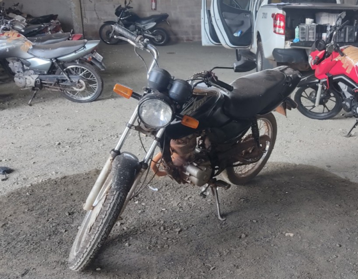 Apucarana/PR - (SUCATA) MOTOCICLETA HONDA/CG 125 FAN OSTENTA - leilão judicial - Apucarana PR - lance mínimo R$ 115