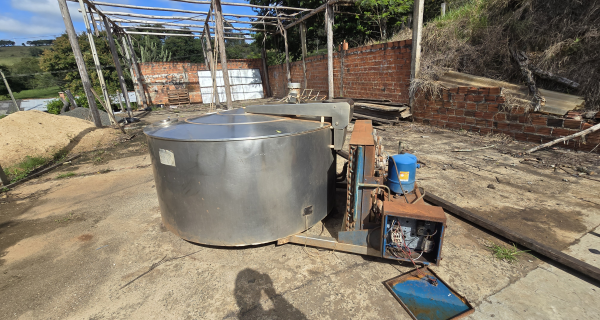 SUCATA DE REFRIGERADOR DE LEITE