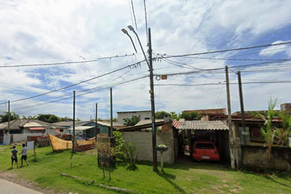 Lote 4 - Casa, localizado em Guaratuba - PR