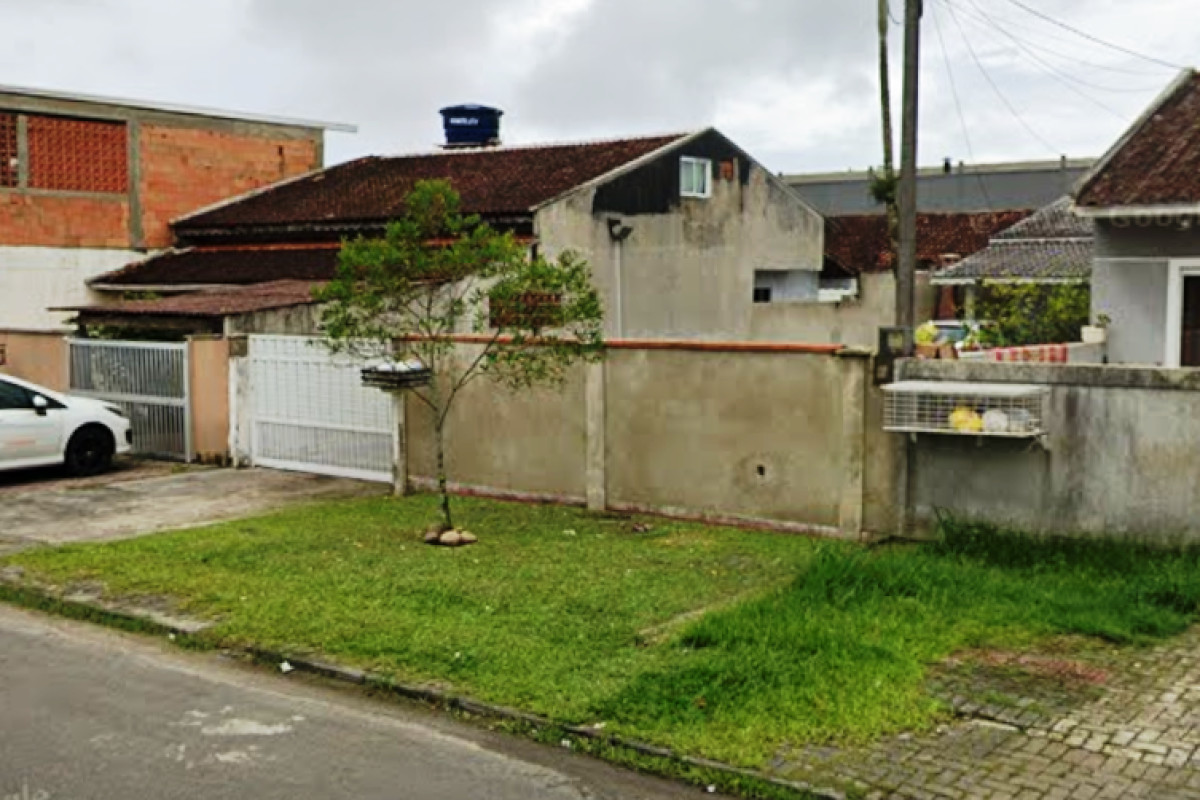 Lote 1 - Casa em alvenaria, localizado em Guaratuba - PR, bairro Piçarras