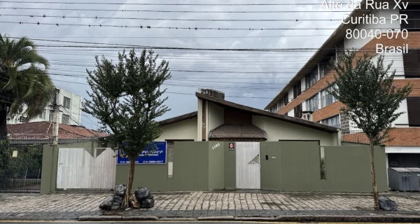 Lote de terreno de 690 m² com residência e edícula no Alto da XV