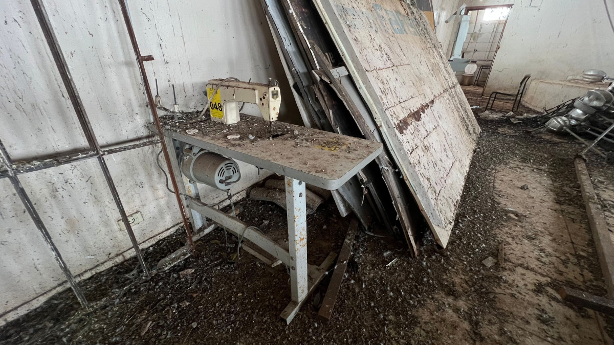 Grandes Rios/PR - 9 MÁQUINAS DE COSTURA – SUCATAS - leilão extrajudicial - Grandes Rios PR - lance mínimo R$ 900