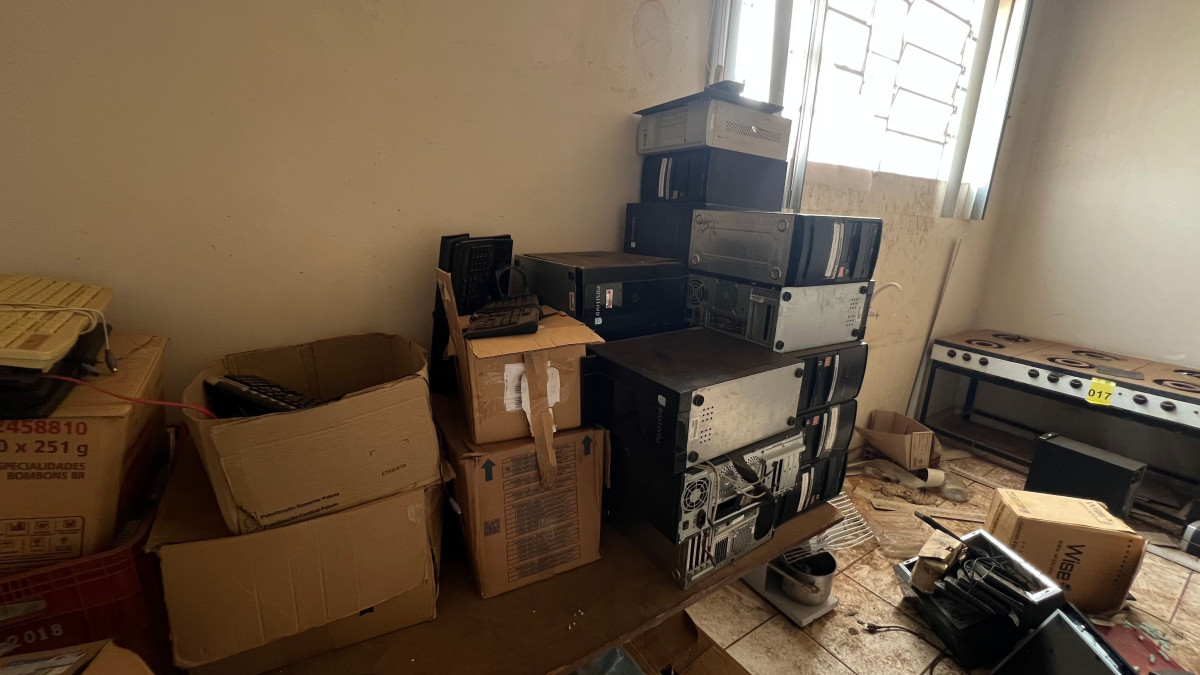 Grandes Rios/PR - EQUIPAMENTOS DE INFORMÁTICA – SUCATAS - leilão extrajudicial - Grandes Rios PR - lance mínimo R$ 100