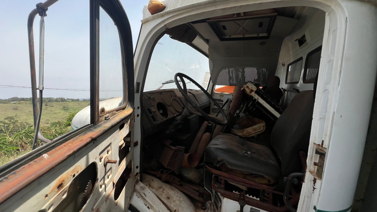 Grandes Rios/PR - CAMINHÃO MERCEDES-BENZ L-1313 – SUCATA SEM - leilão extrajudicial - Grandes Rios PR - lance mínimo R$ 2.000