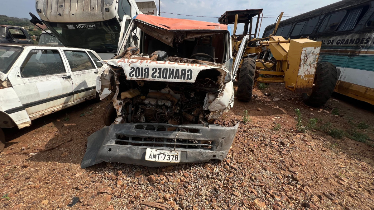 Leilão de Bem Veículo em Grandes Rios/PR - Lance Inicial R$ 900 - Extrajudicial