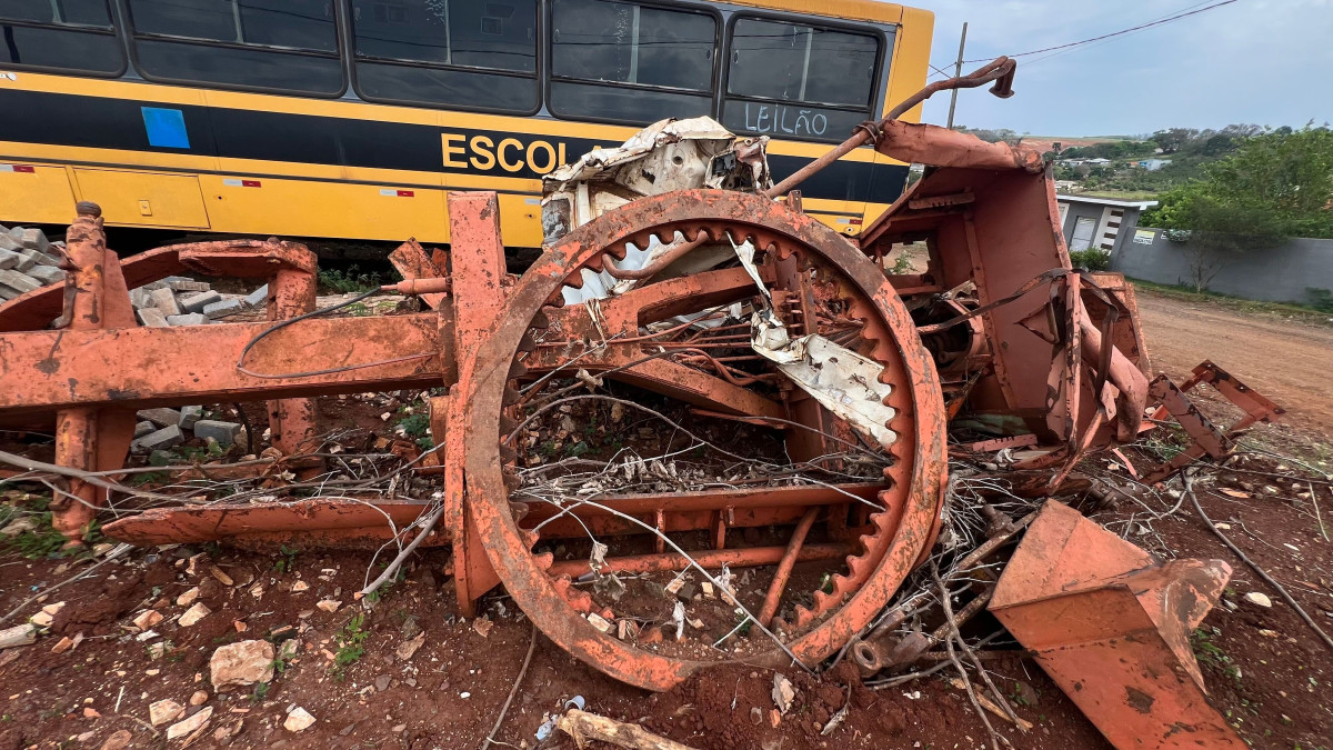 Leilão de Bem Veículo em Grandes Rios/PR - Lance Inicial R$ 350 - Extrajudicial