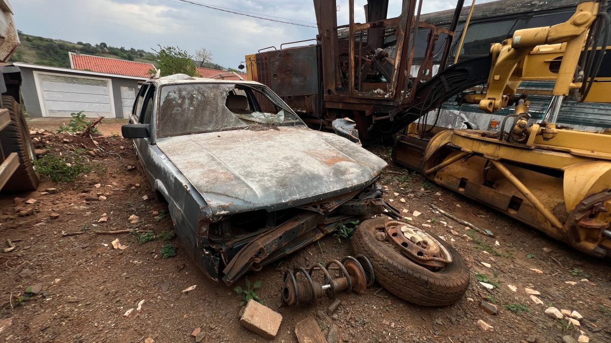 Leilão de Bem Veículo em Grandes Rios/PR - Lance Inicial R$ 50 - Extrajudicial