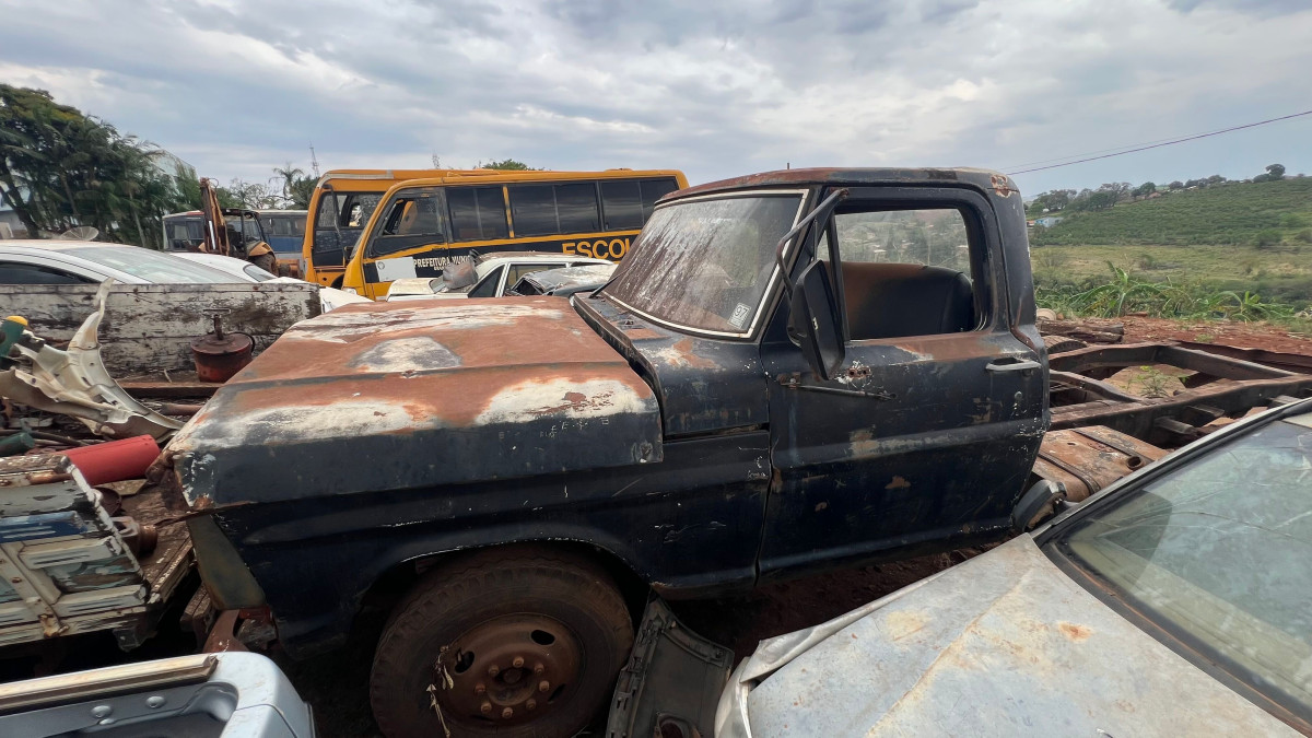 Leilão de Bem Veículo em Grandes Rios/PR - Lance Inicial R$ 50 - Extrajudicial