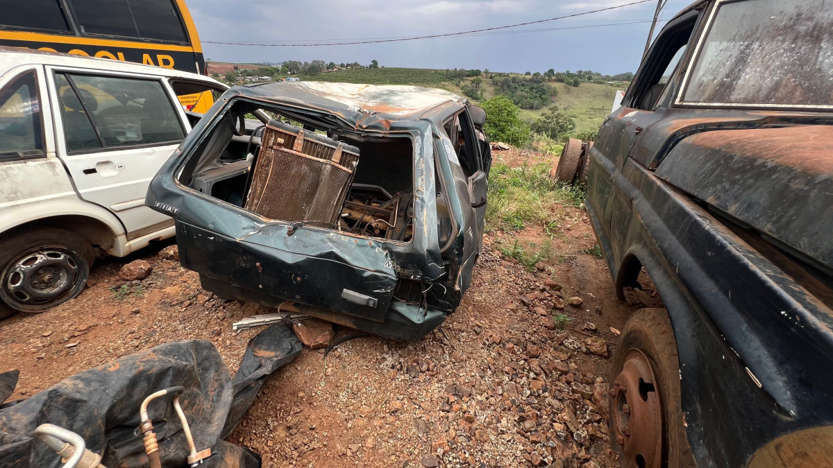 Leilão de Bem Veículo em Grandes Rios/PR - Lance Inicial R$ 50 - Extrajudicial