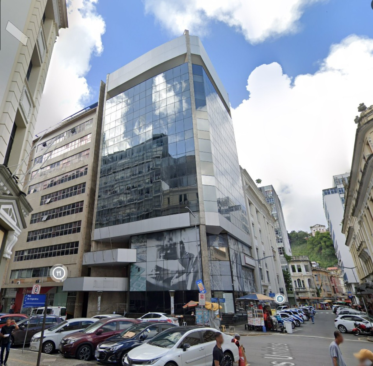 Um prédio comercial, salvador-ba