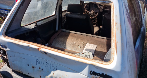 SUCATA INSERVÍVEL DE FIAT/UNO MILLE, ANO DE FABRICAÇÃO/MODELO: 1991/1991