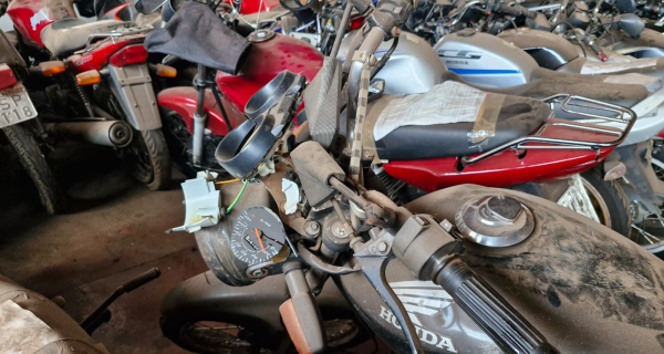 MOTOCICLETA HONDA/CG 150 TITAN KS, ANO DE FABRICAÇÃO/MODELO: 2005/2006