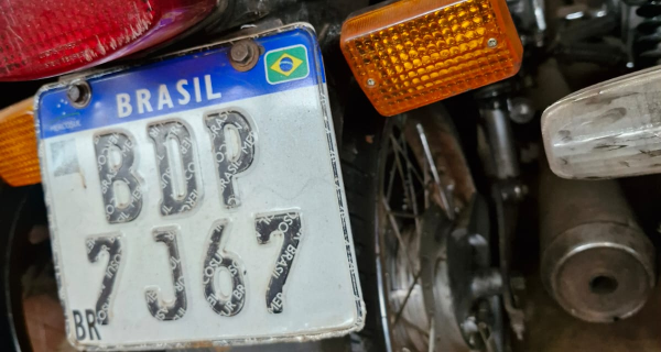 SUCATA INSERVÍVEL DE MOTOCICLETA HONDA/CG 125 TITAN, ANO DE FABRICAÇÃO/MODELO: 1997/1998