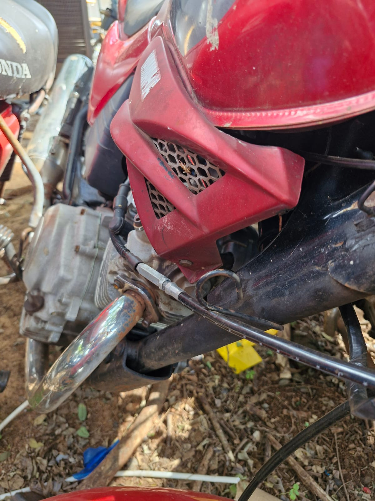SUCATA INSERVÍVEL DE MOTOCICLETA YAMAHA/YBR 125K — foto 5 de 7