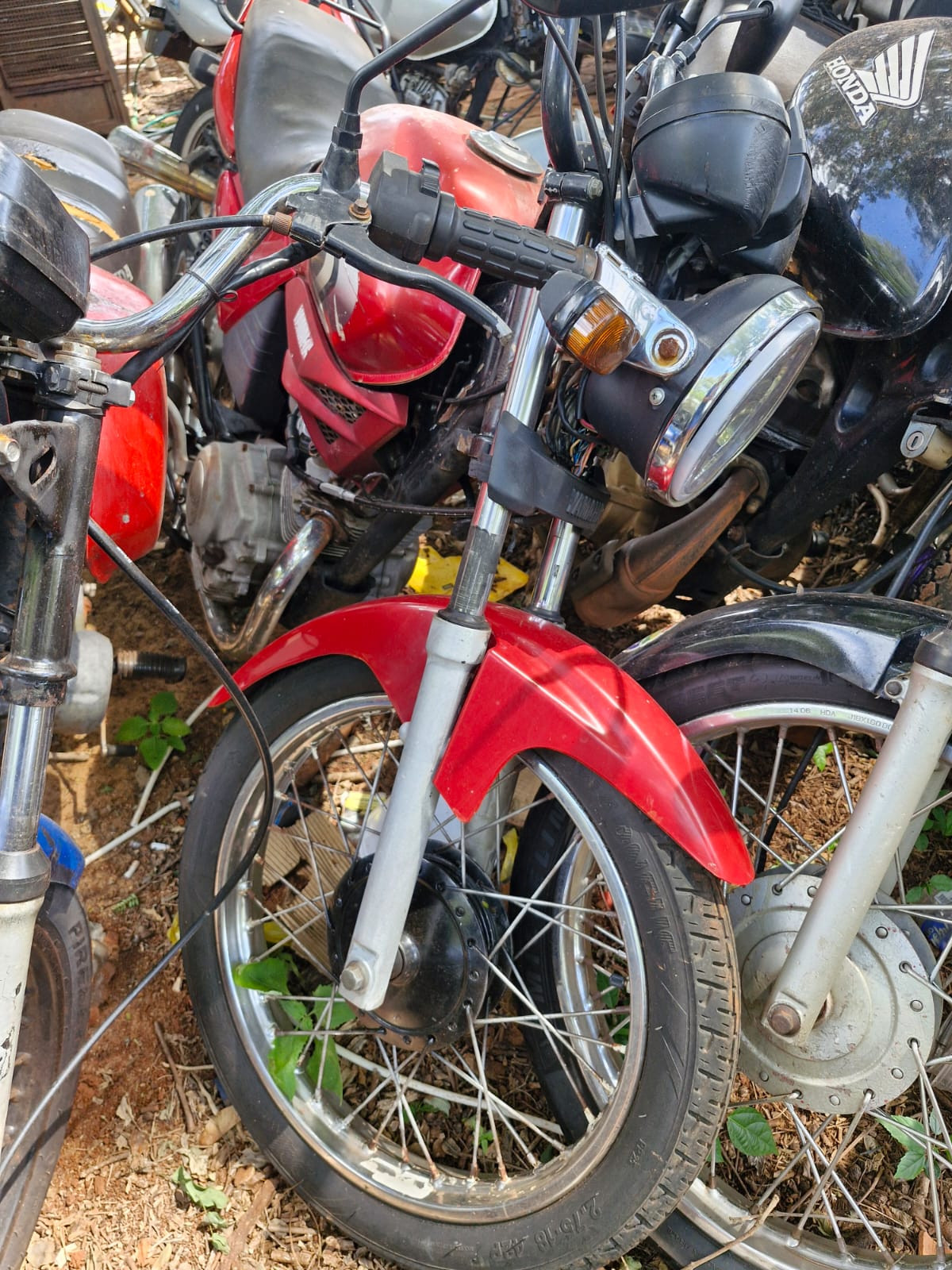 SUCATA INSERVÍVEL DE MOTOCICLETA YAMAHA/YBR 125K — foto 3 de 7