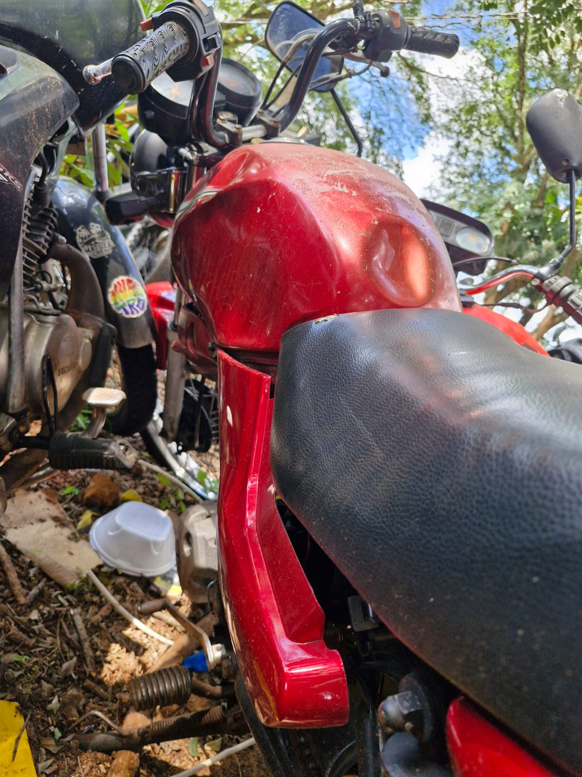 SUCATA INSERVÍVEL DE MOTOCICLETA YAMAHA/YBR 125K — foto 4 de 7