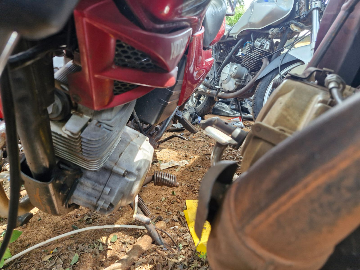SUCATA INSERVÍVEL DE MOTOCICLETA YAMAHA/YBR 125K — foto 7 de 7