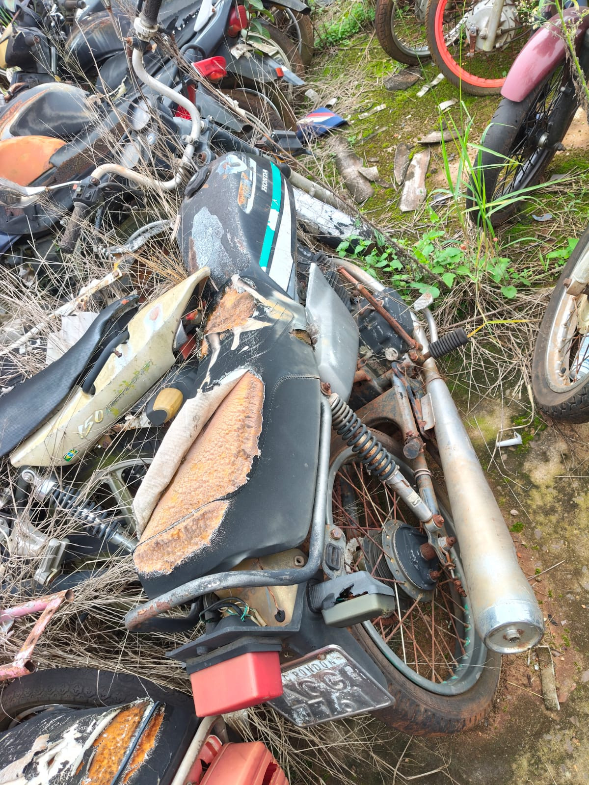 SUCATA INSERVÍVEL DE MOTOCICLETA HONDA/CG 125 — foto 3 de 3