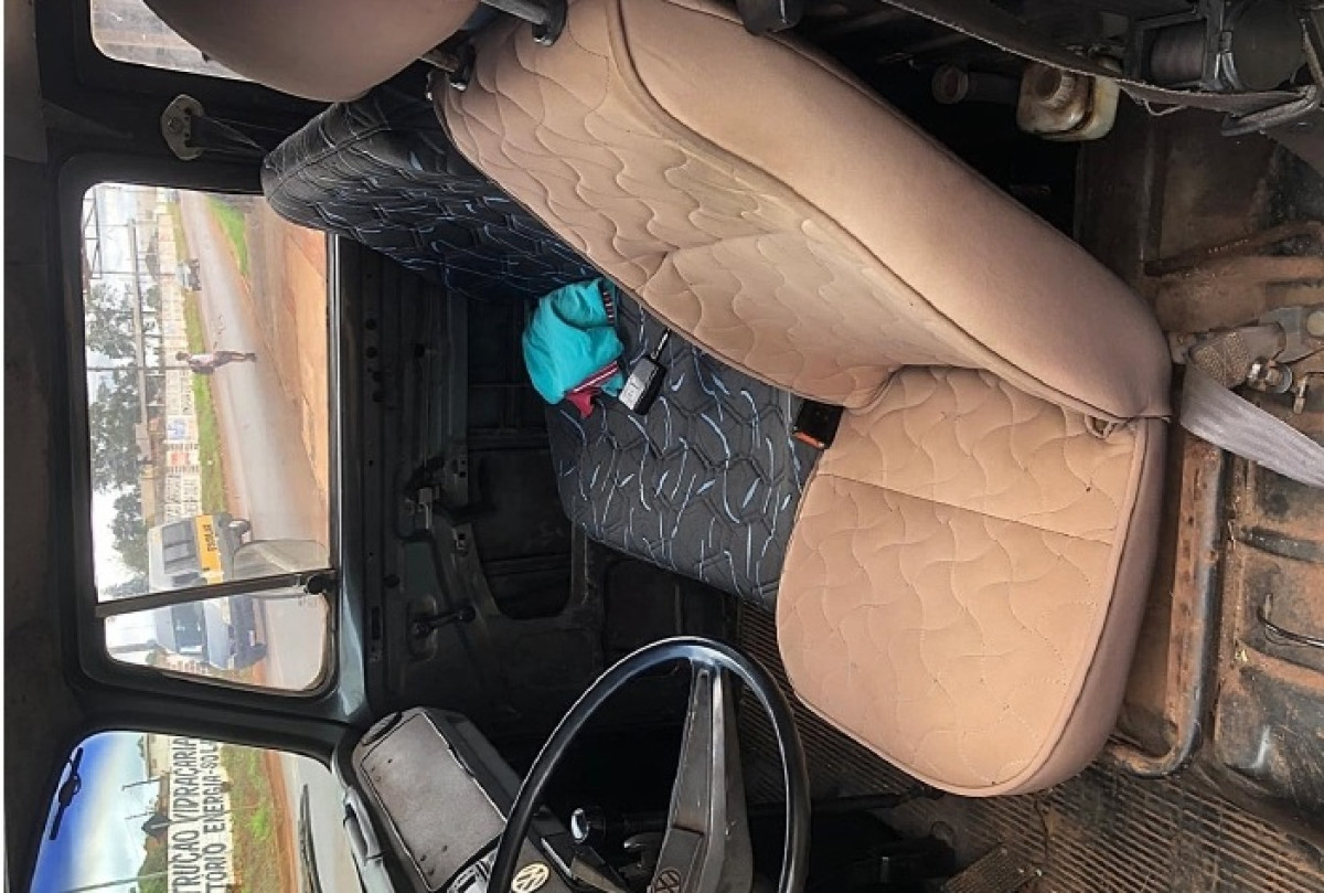 VEÍCULO VW/KOMBI, ANO DE FABRICAÇÃO/MODELO: 1993/1993 — foto 7 de 15