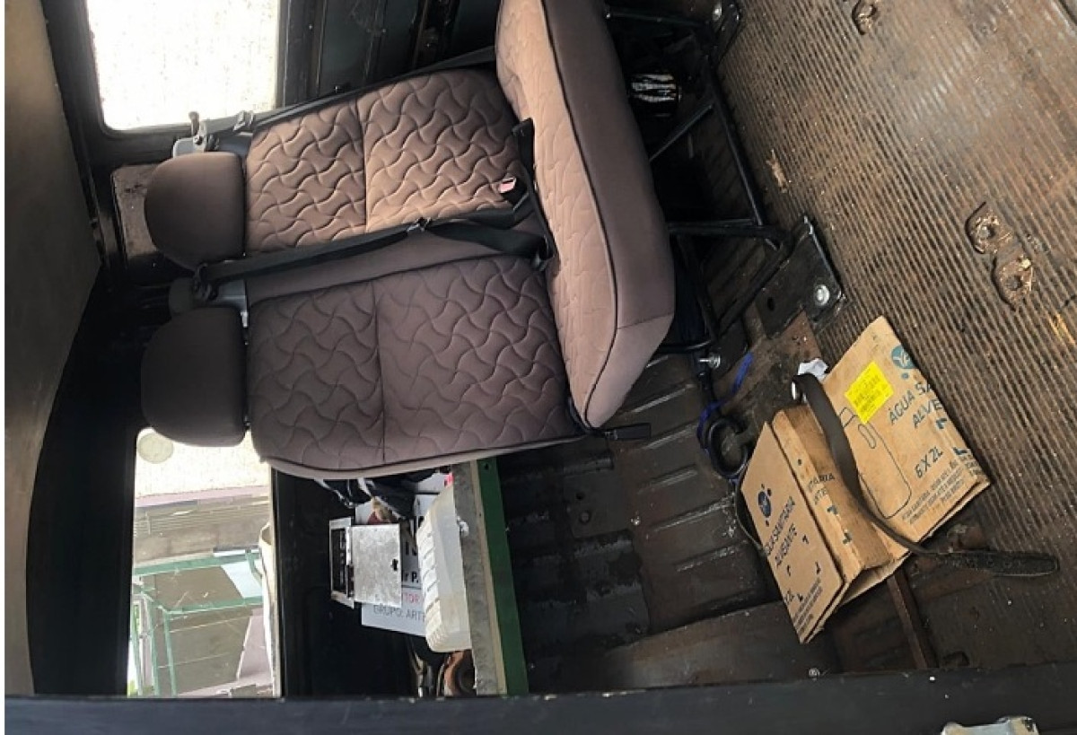 VEÍCULO VW/KOMBI, ANO DE FABRICAÇÃO/MODELO: 1993/1993 — foto 5 de 15