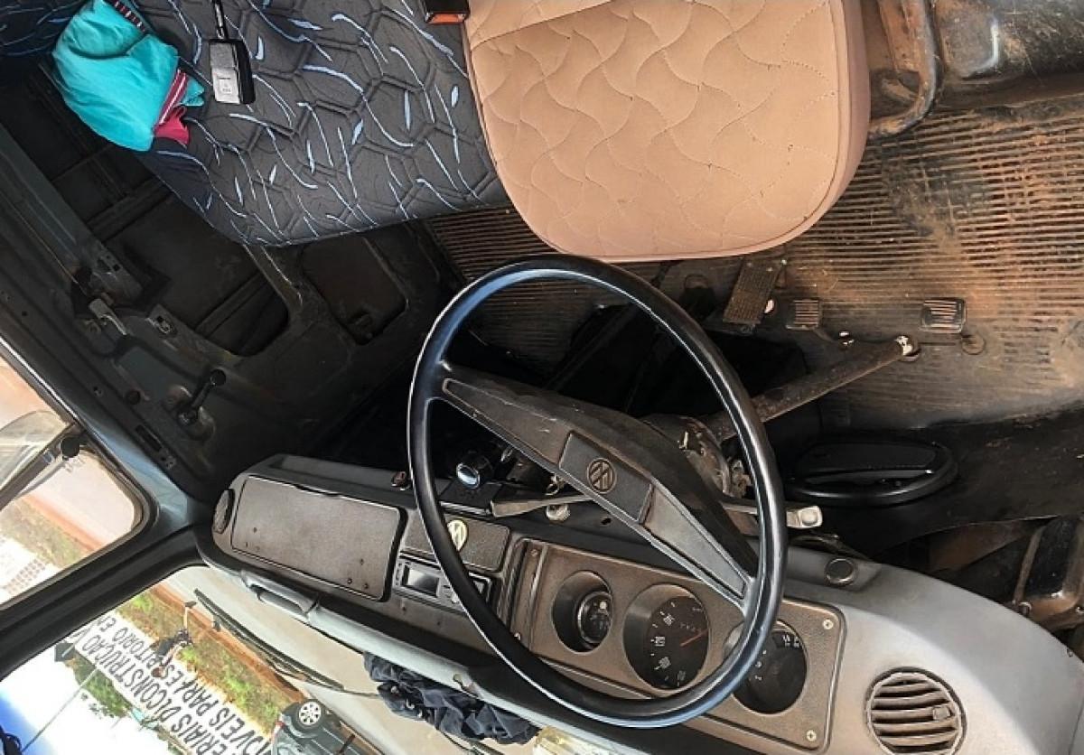 VEÍCULO VW/KOMBI, ANO DE FABRICAÇÃO/MODELO: 1993/1993 — foto 11 de 15