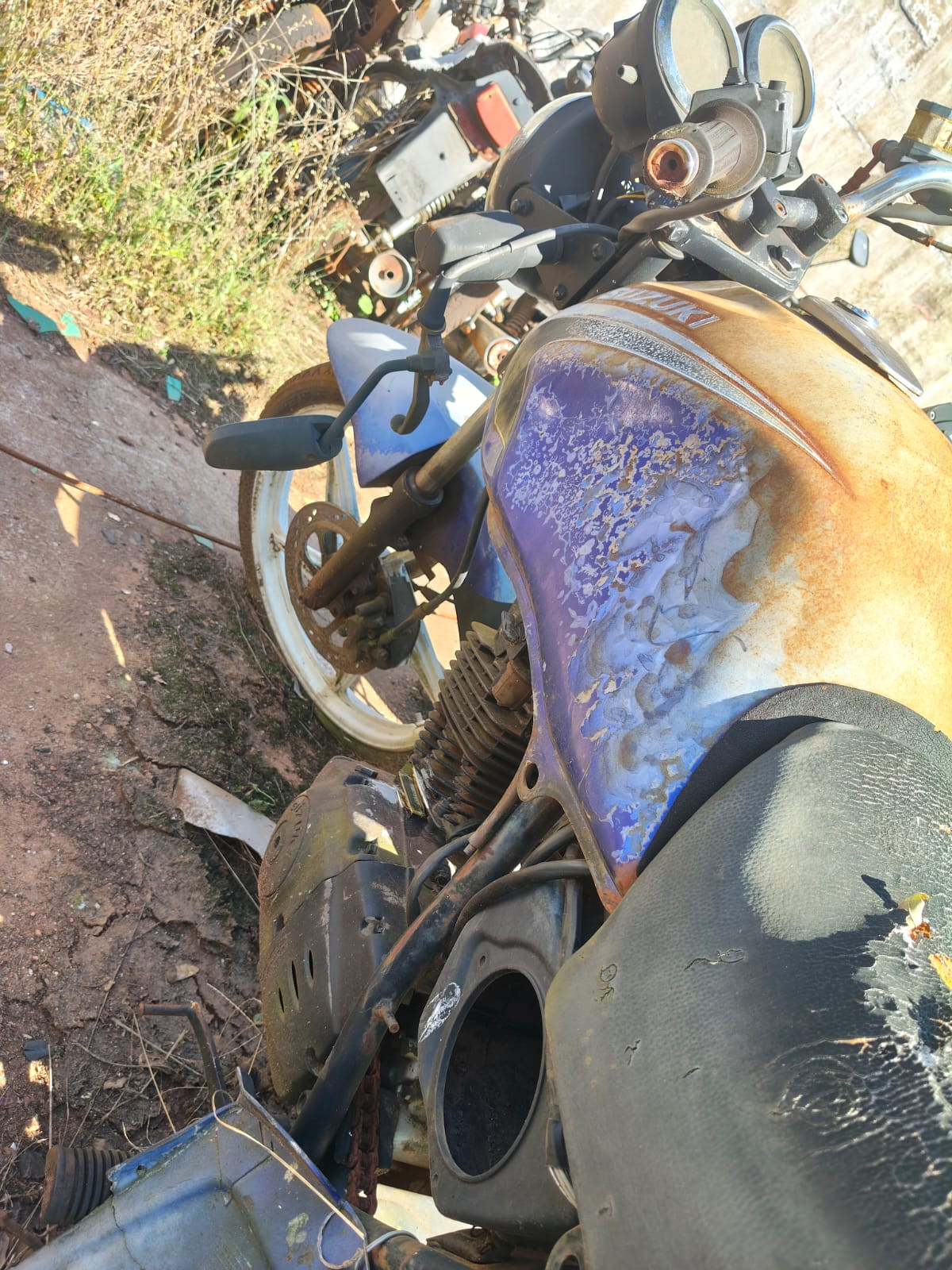 SUCATA INSERVÍVEL DE MOTOCICLETA SUZUKI YES125 — foto 7 de 7