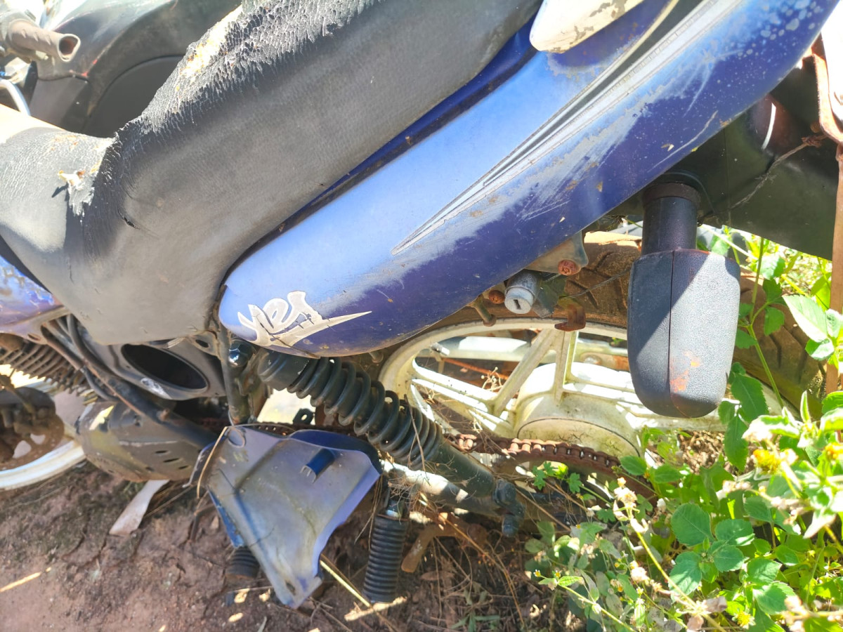 SUCATA INSERVÍVEL DE MOTOCICLETA SUZUKI YES125 — foto 4 de 7