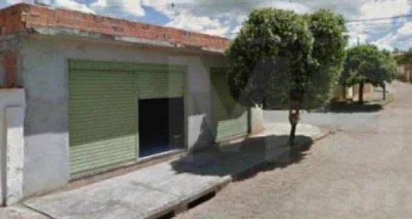 Imóvel comercial em leilão em Montalvânia