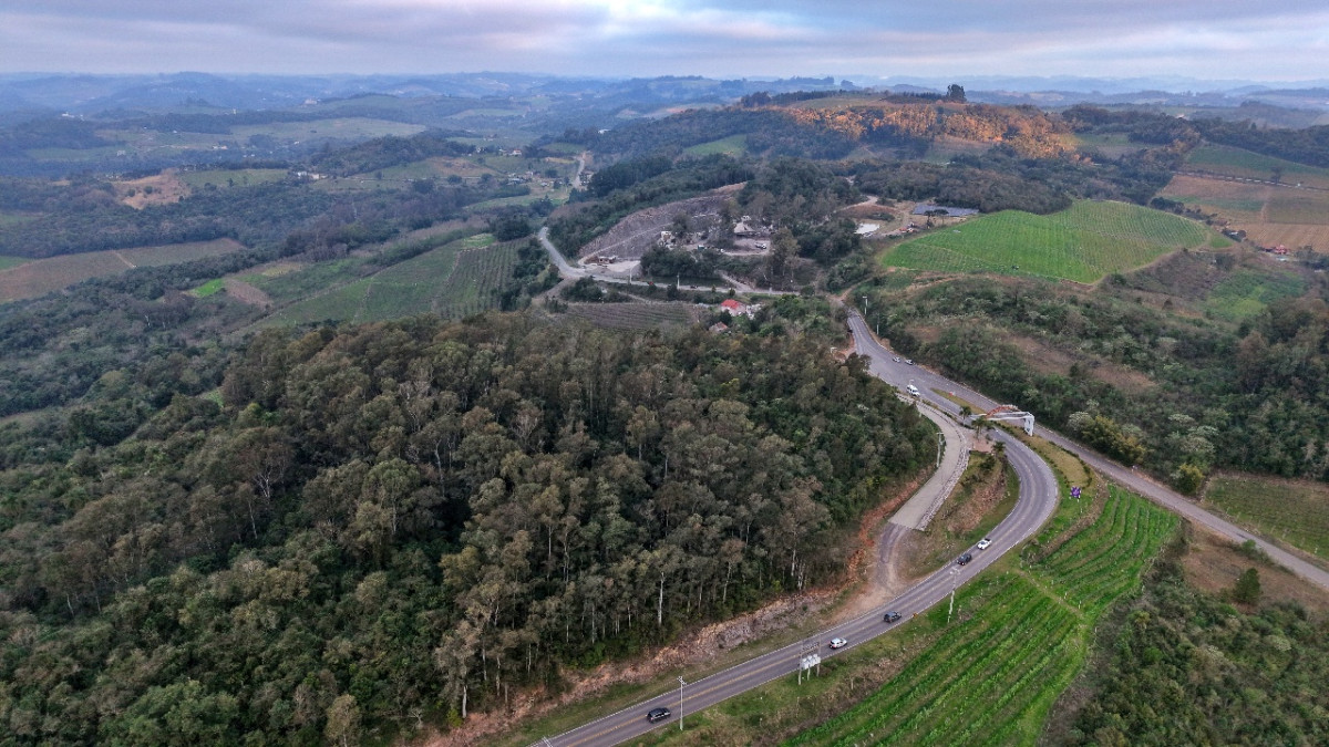 Lote 1 - IMÓVEL RURAL COM ÁREA DE 103.975M² LOCALIZADO EM MONTE BELO DO SUL, localizado em Monte Belo Do Sul - RS