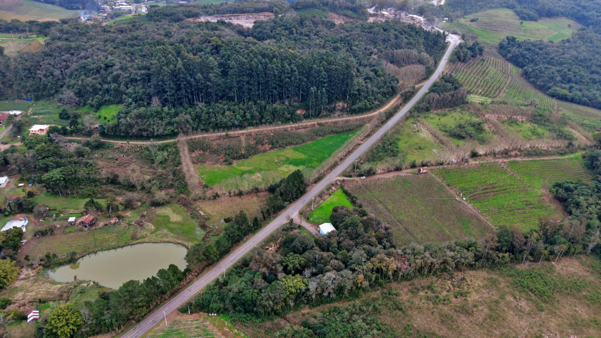 Lote 2 - IMÓVEL RURAL COM ÁREA DE 115.182,50M² LOCALIZADA EM BENTO GONÇALVES, localizado em Bento Gonçalves - RS