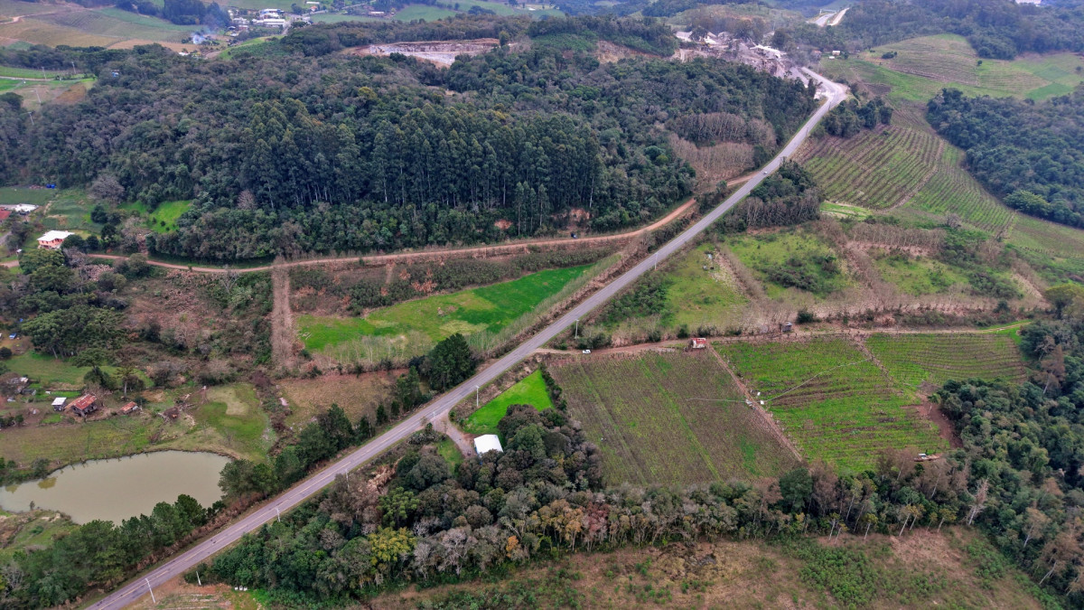 Lote 2 - IMÓVEL RURAL COM ÁREA DE 115.182,50M² LOCALIZADA EM BENTO GONÇALVES, localizado em Bento Gonçalves - RS