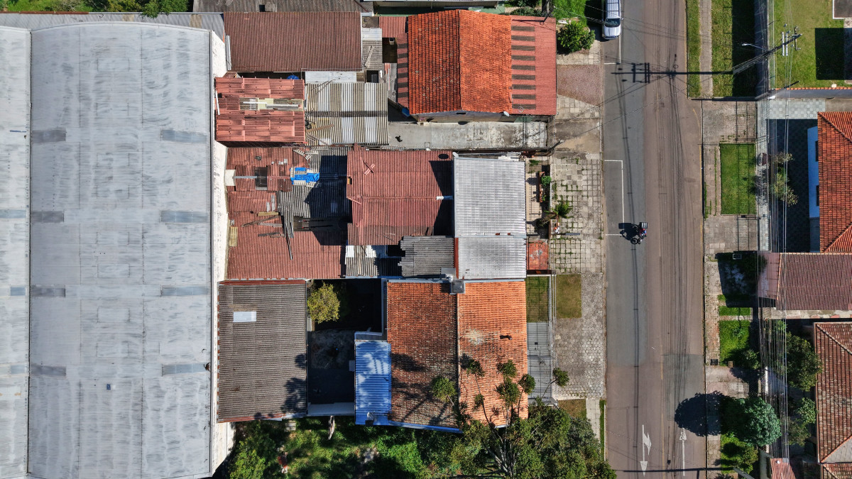 Lote 1 - IMÓVEL NA RUA CARLOS DE LAET, BOQUEIRÃO, localizado em Curitiba - PR, bairro Boqueirão