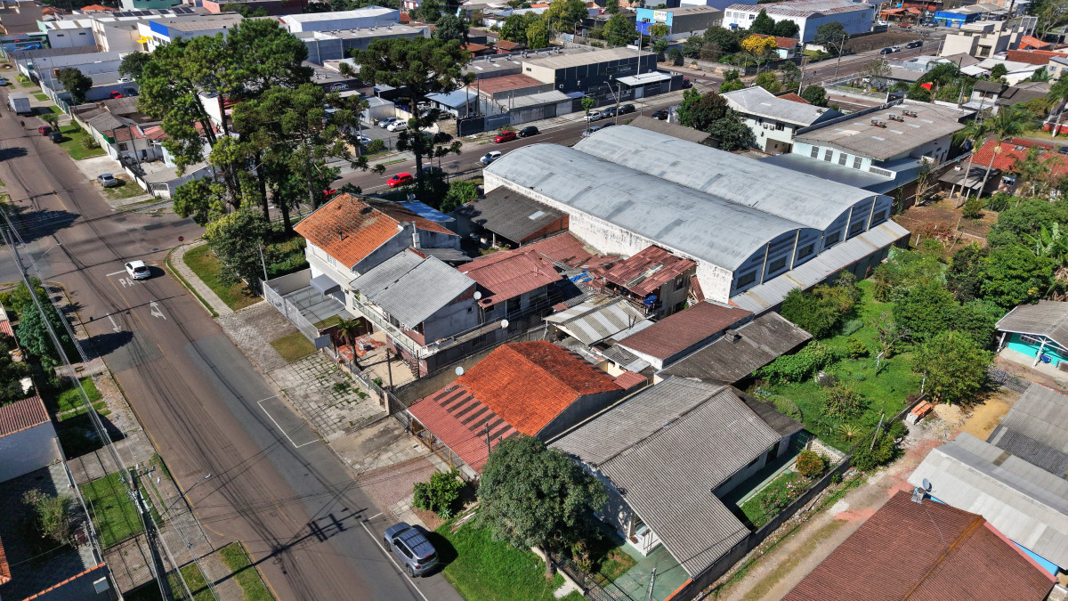Lote 1 - IMÓVEL NA RUA CARLOS DE LAET, BOQUEIRÃO, localizado em Curitiba - PR, bairro Boqueirão