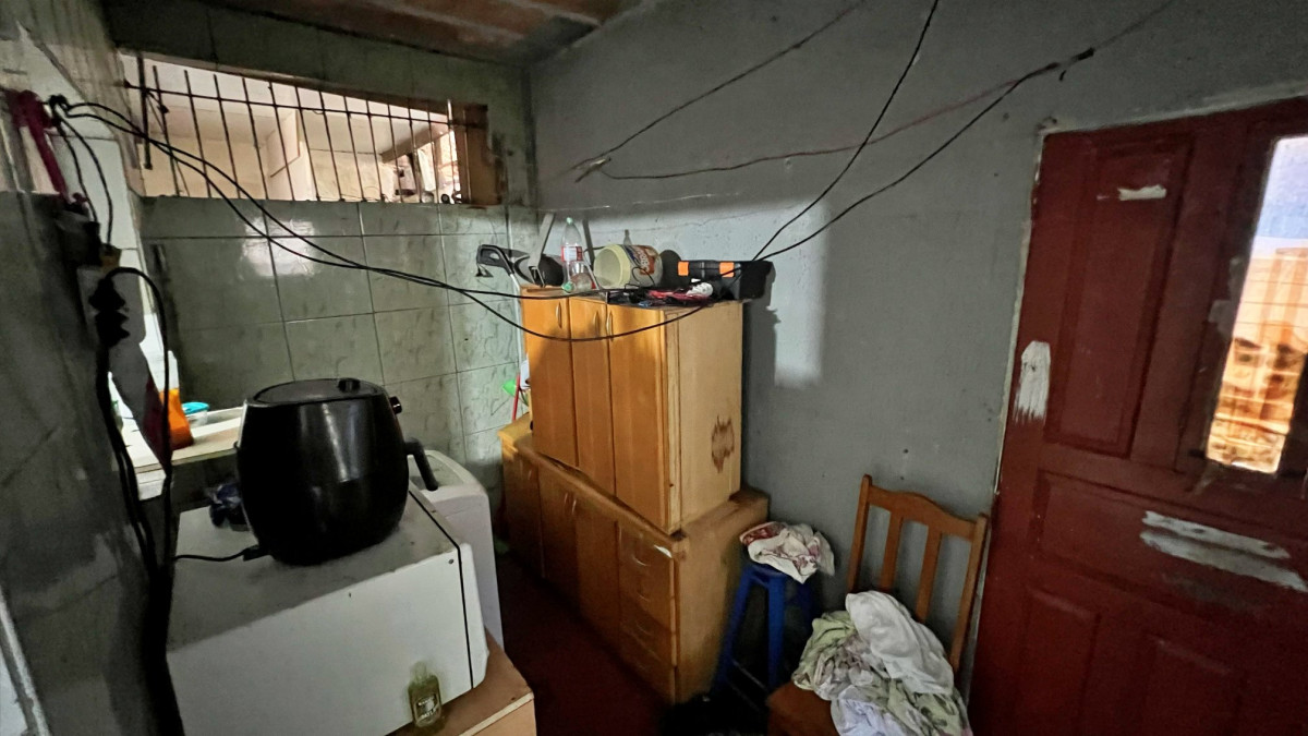 Lote 1 - IMÓVEL NA RUA CARLOS DE LAET, BOQUEIRÃO, localizado em Curitiba - PR, bairro Boqueirão