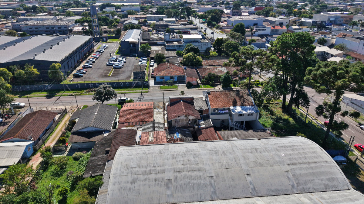Lote 1 - IMÓVEL NA RUA CARLOS DE LAET, BOQUEIRÃO, localizado em Curitiba - PR, bairro Boqueirão
