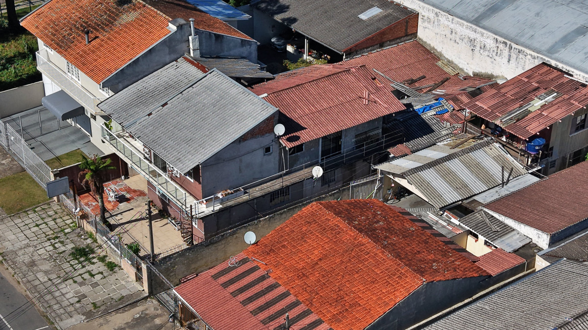 Lote 1 - IMÓVEL NA RUA CARLOS DE LAET, BOQUEIRÃO, localizado em Curitiba - PR, bairro Boqueirão