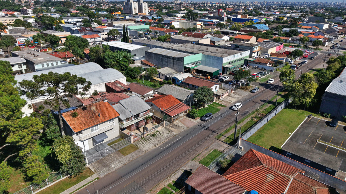 Lote 1 - IMÓVEL NA RUA CARLOS DE LAET, BOQUEIRÃO, localizado em Curitiba - PR, bairro Boqueirão