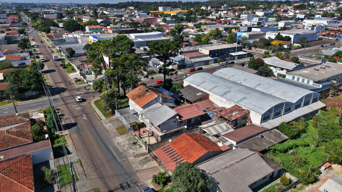 Lote 1 - IMÓVEL NA RUA CARLOS DE LAET, BOQUEIRÃO, localizado em Curitiba - PR, bairro Boqueirão