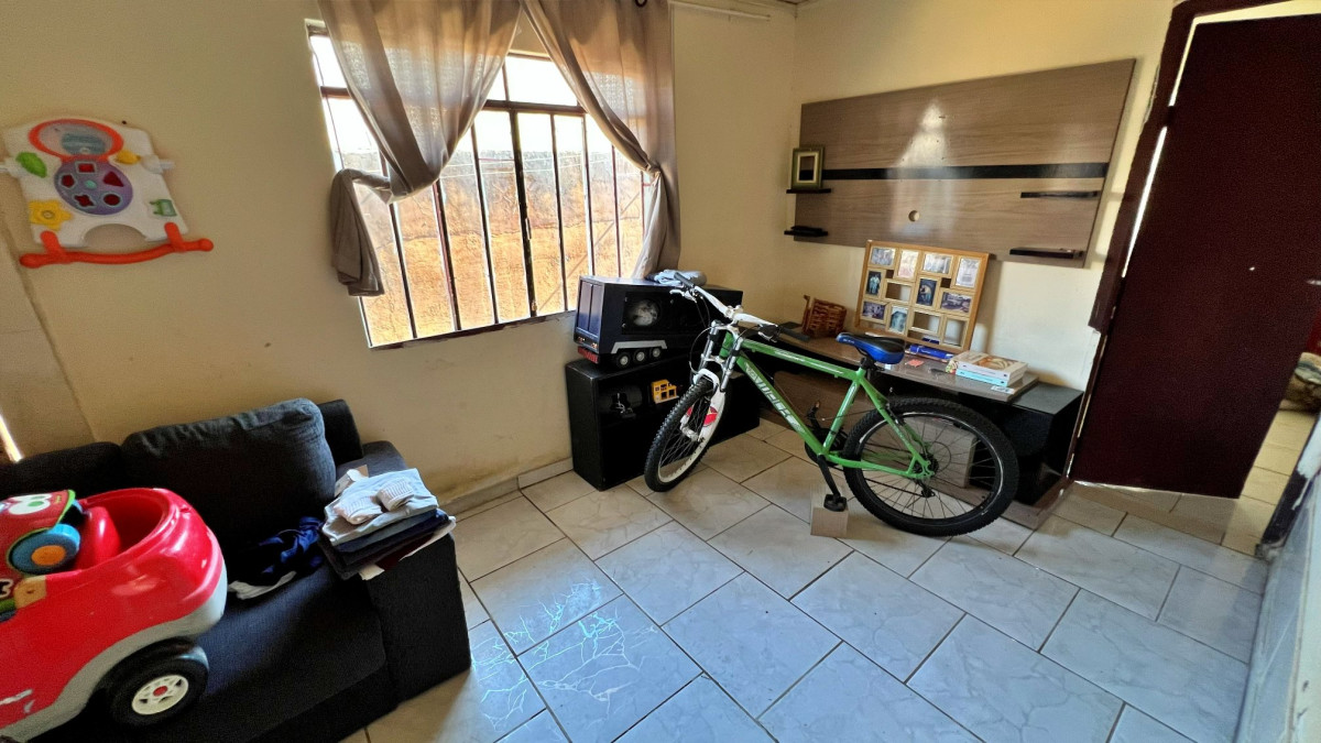 Lote 1 - IMÓVEL NA RUA CARLOS DE LAET, BOQUEIRÃO, localizado em Curitiba - PR, bairro Boqueirão