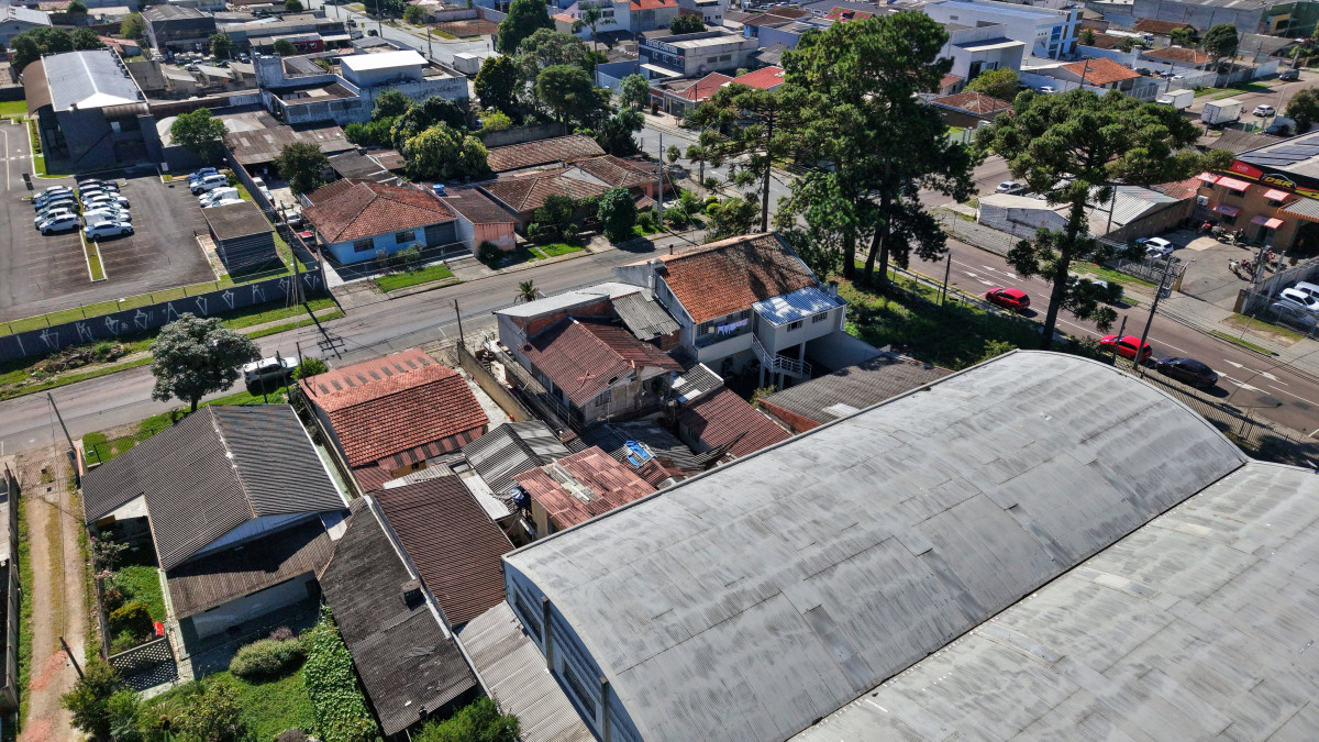 Lote 1 - IMÓVEL NA RUA CARLOS DE LAET, BOQUEIRÃO, localizado em Curitiba - PR, bairro Boqueirão