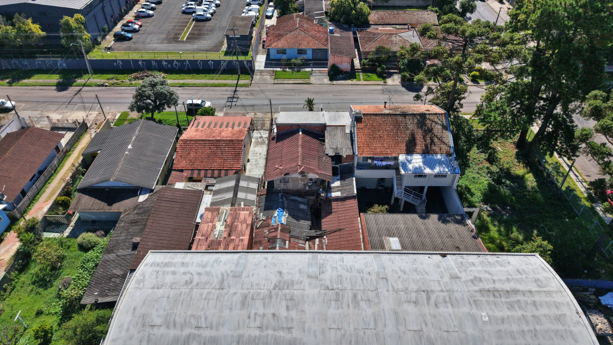 Lote 1 - IMÓVEL NA RUA CARLOS DE LAET, BOQUEIRÃO, localizado em Curitiba - PR, bairro Boqueirão