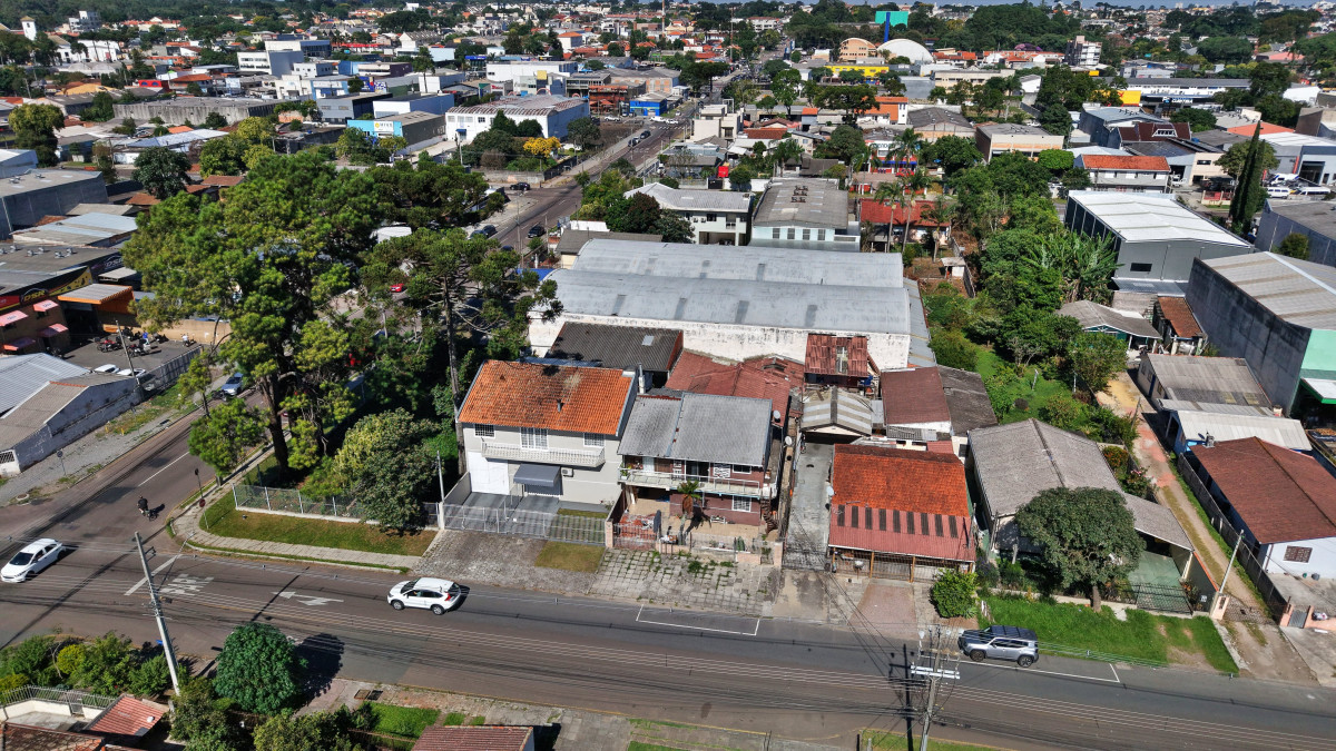 Lote 1 - IMÓVEL NA RUA CARLOS DE LAET, BOQUEIRÃO, localizado em Curitiba - PR, bairro Boqueirão