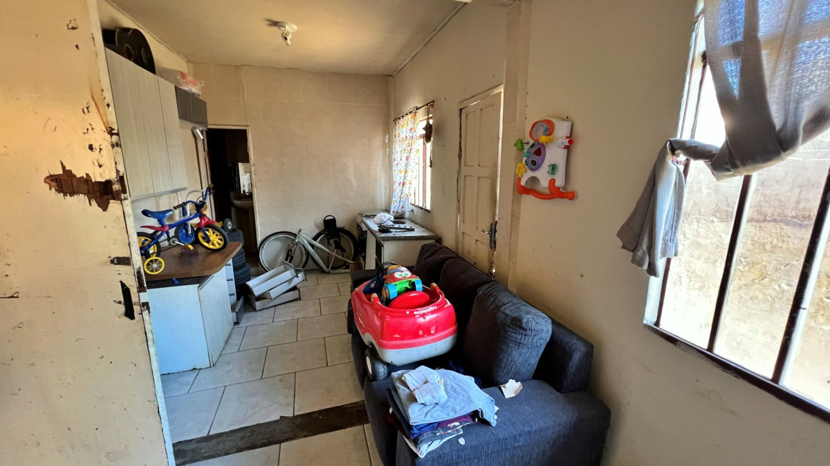 Lote 1 - IMÓVEL NA RUA CARLOS DE LAET, BOQUEIRÃO, localizado em Curitiba - PR, bairro Boqueirão