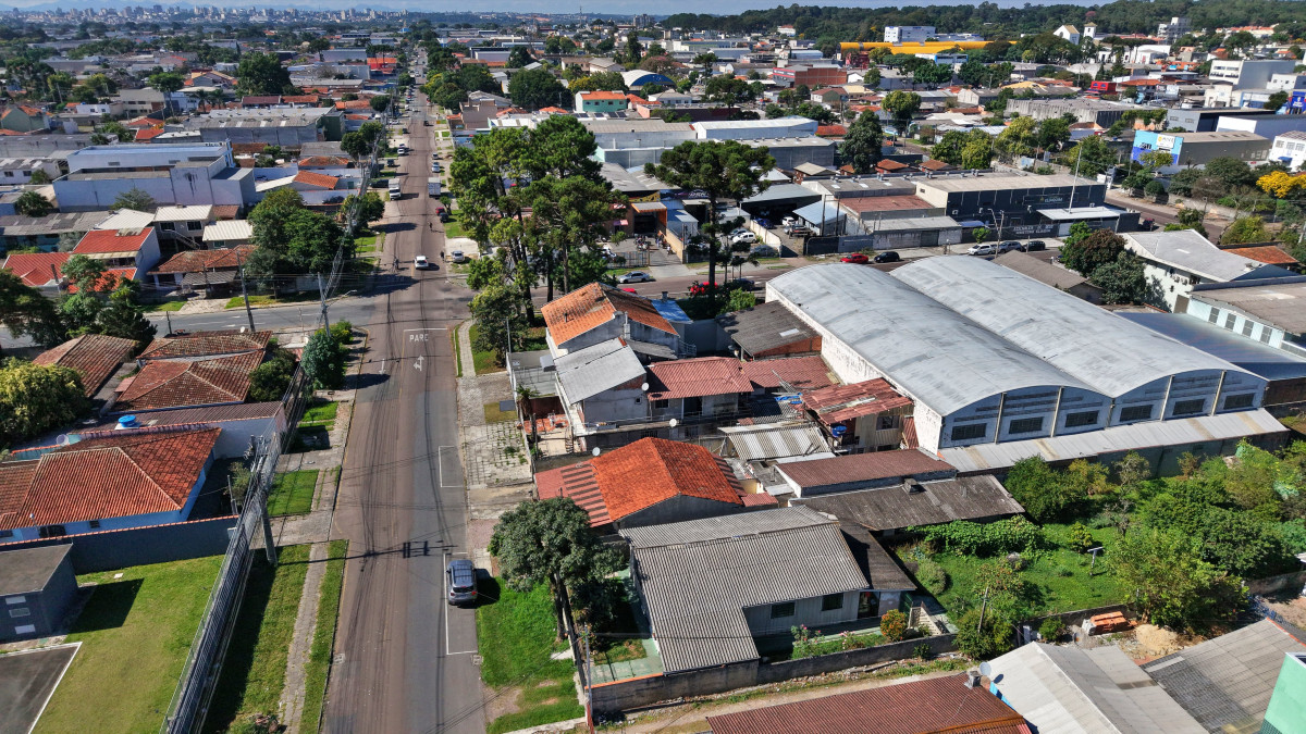 Lote 1 - IMÓVEL NA RUA CARLOS DE LAET, BOQUEIRÃO, localizado em Curitiba - PR, bairro Boqueirão
