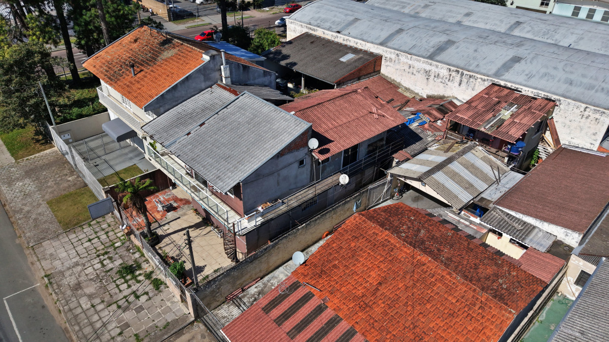 Lote 1 - IMÓVEL NA RUA CARLOS DE LAET, BOQUEIRÃO, localizado em Curitiba - PR, bairro Boqueirão