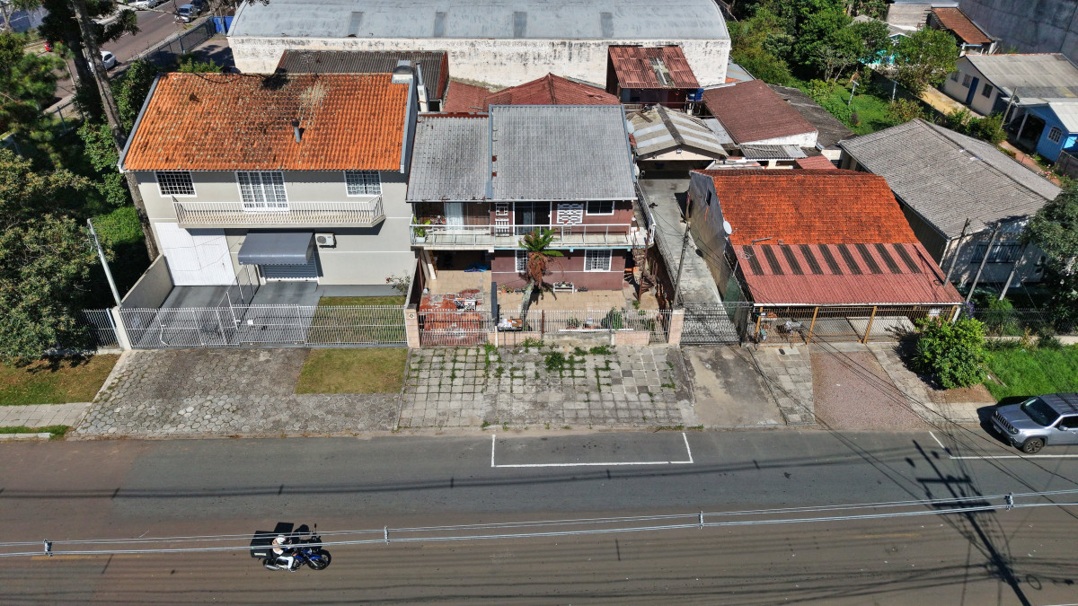 Lote 1 - IMÓVEL NA RUA CARLOS DE LAET, BOQUEIRÃO, localizado em Curitiba - PR, bairro Boqueirão