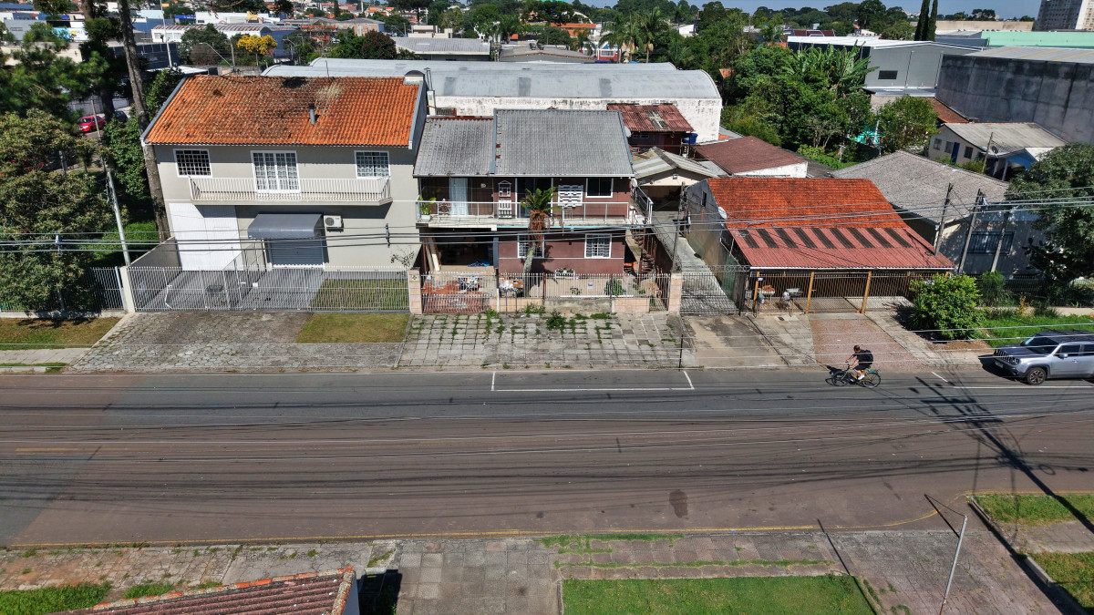 Lote 1 - IMÓVEL NA RUA CARLOS DE LAET, BOQUEIRÃO, localizado em Curitiba - PR, bairro Boqueirão