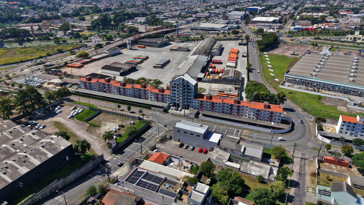 Lote 1 - APARTAMENTO NO CONDOMÍNIO CONJUNTO RESIDENCIAL AVENIDA DA REPÚBLICA I, PAROLIN, localizado em Curitiba - PR