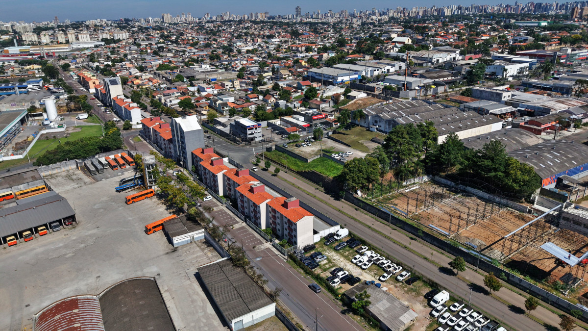 Lote 1 - APARTAMENTO NO CONDOMÍNIO CONJUNTO RESIDENCIAL AVENIDA DA REPÚBLICA I, PAROLIN, localizado em Curitiba - PR