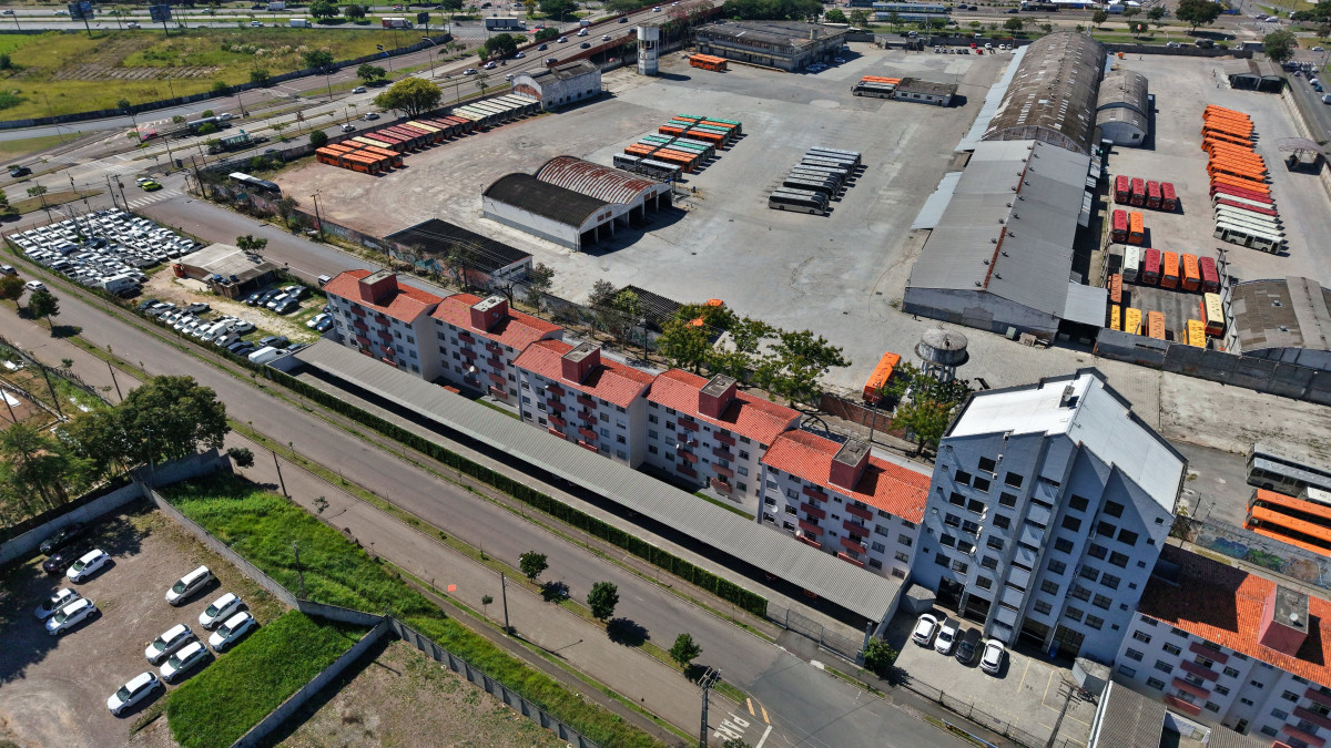 Lote 1 - APARTAMENTO NO CONDOMÍNIO CONJUNTO RESIDENCIAL AVENIDA DA REPÚBLICA I, PAROLIN, localizado em Curitiba - PR